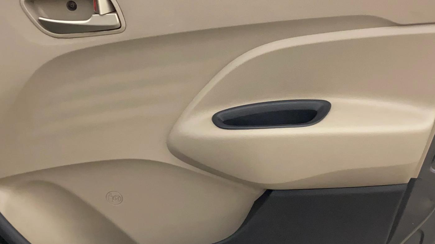 2019 Hyundai NEW SANTRO SPORTZ CNG, CNG, Manual, 1,00,163 km, Driver Side Door Panels Control