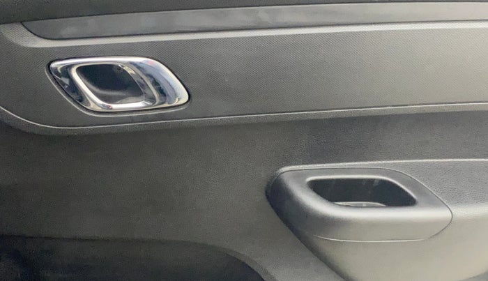 2019 Renault Kwid RXT 1.0 (O), Petrol, Manual, 14,588 km, Driver Side Door Panels Control