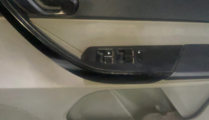 2018 Tata Tiago XT PETROL, Petrol, Manual, 72,901 km, Driver Side Door Panels Control