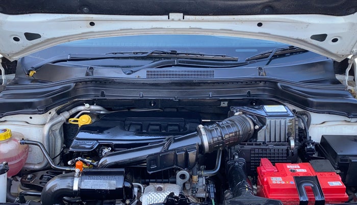 2022 Mahindra XUV300 W8 (O) 1.2 PETROL AMT, Petrol, Automatic, 36,068 km, Engine View