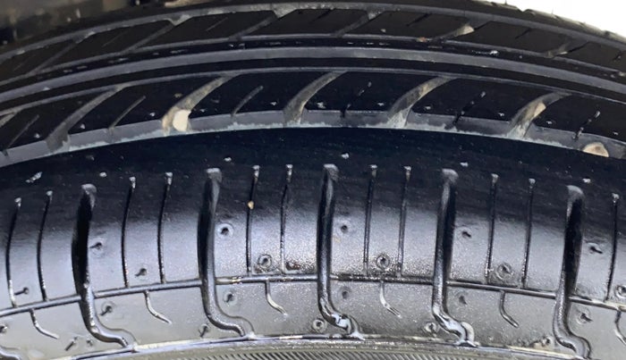 2017 Maruti Alto 800 VXI, Petrol, Manual, 63,766 km, Left Rear Tyre Tread