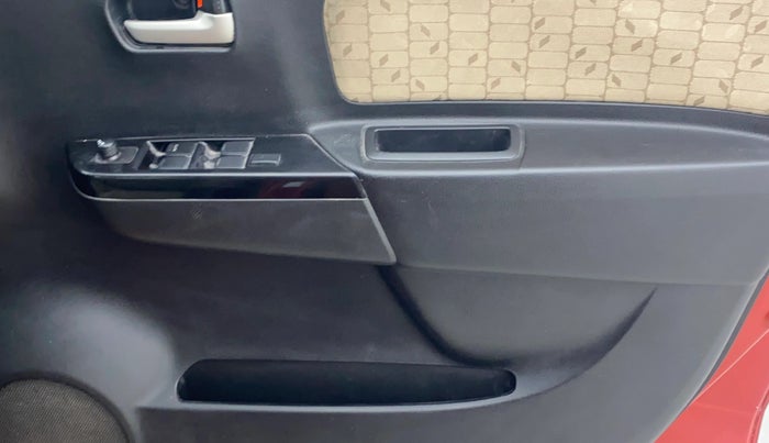 2017 Maruti Wagon R 1.0 VXI, Petrol, Manual, 36,704 km, Driver Side Door Panels Control