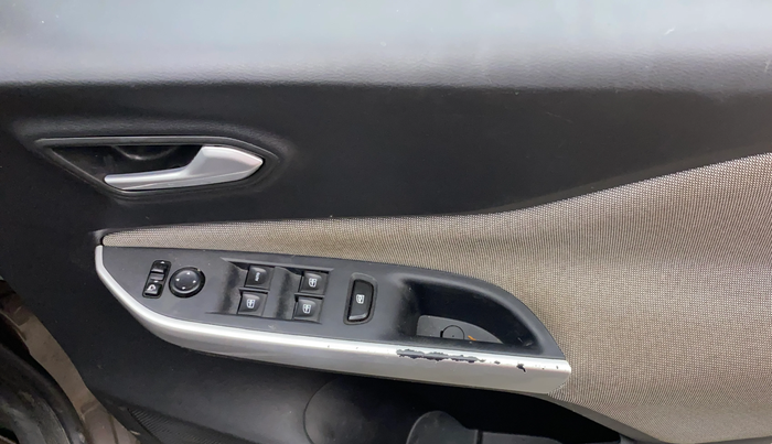 2021 Nissan MAGNITE XV MT, Petrol, Manual, 38,103 km, Driver Side Door Panels Control