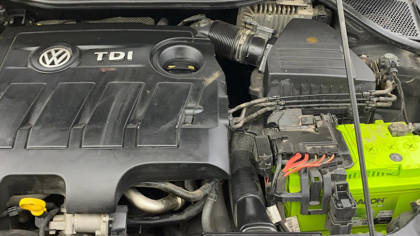 2016 Volkswagen Vento HIGHLINE 1.5 AT, Diesel, Automatic, 55,573 km, Engine View - Left