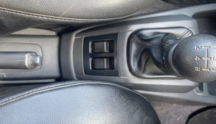 2018 Maruti Alto 800 LXI, Petrol, Manual, 32,383 km, Gear Lever