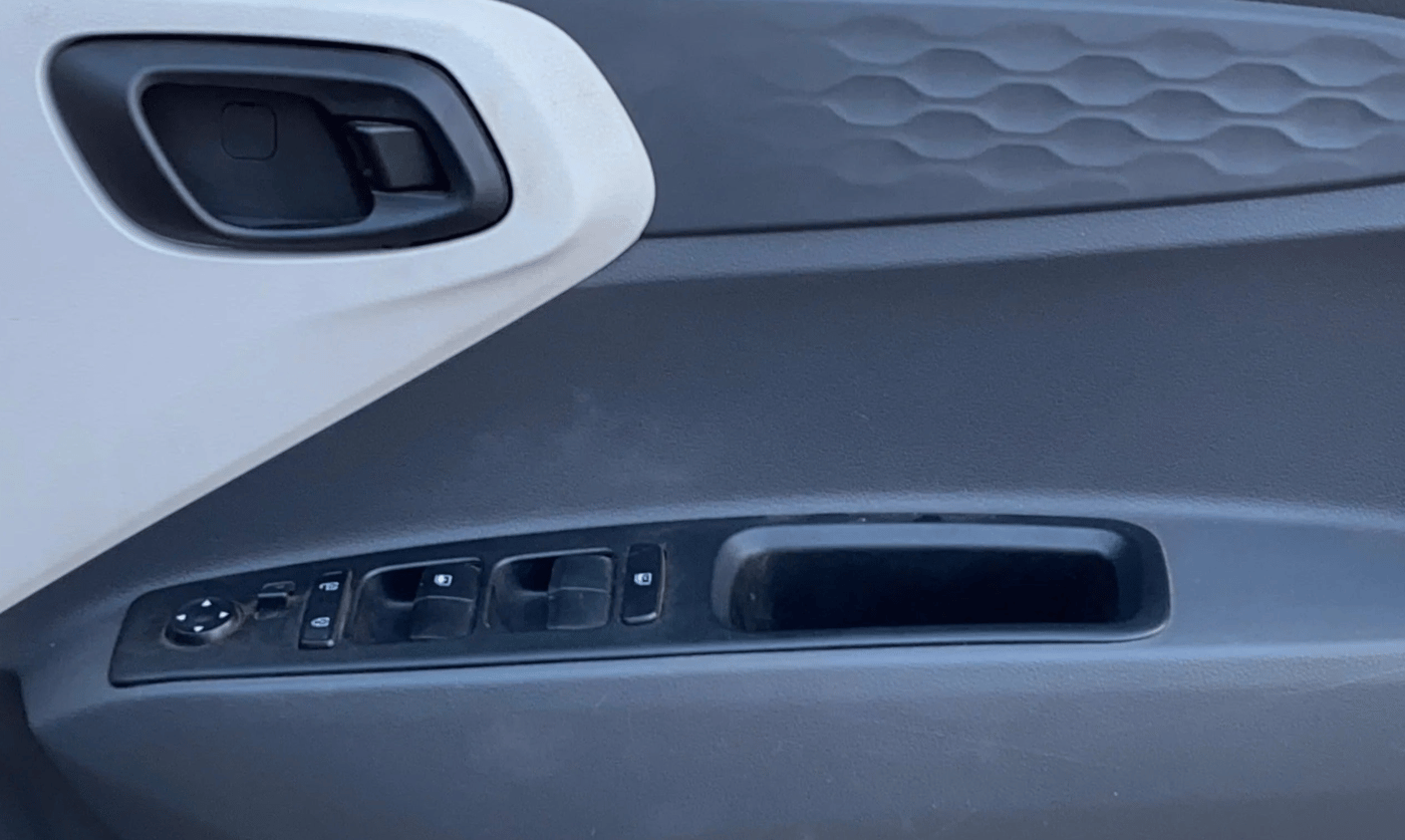 2021 Hyundai AURA S 1.2 CNG, CNG, Manual, 1,09,192 km, Driver Side Door Panels Control