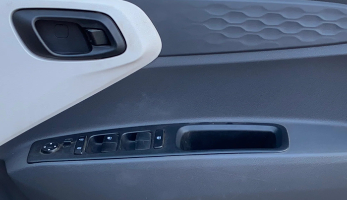 2021 Hyundai AURA S 1.2 CNG, CNG, Manual, 1,09,361 km, Driver Side Door Panels Control