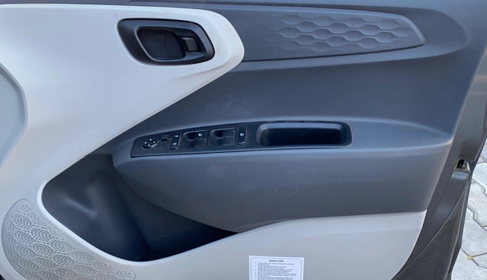 2021 Hyundai AURA S 1.2 CNG, CNG, Manual, 1,09,361 km, Driver Side Door Panels Control