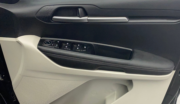 2021 KIA SONET HTX 1.0 IMT, Petrol, Manual, 21,528 km, Driver Side Door Panels Control
