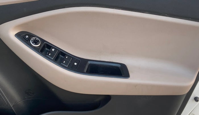 2015 Hyundai Elite i20 ASTA 1.4 CRDI, Diesel, Manual, 80,176 km, Driver Side Door Panels Control