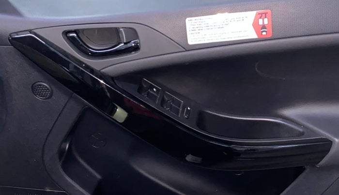 2022 Tata NEXON XZA PLUS (PREMIUM) KAZIRANGA PETROL, Petrol, Automatic, 7,002 km, Driver Side Door Panels Control