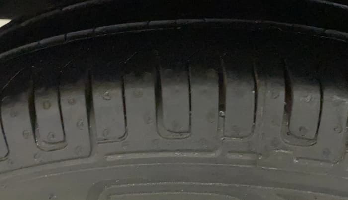 2017 Renault Kwid CLIMBER 1.0, Petrol, Manual, 53,503 km, Right Rear Tyre Tread