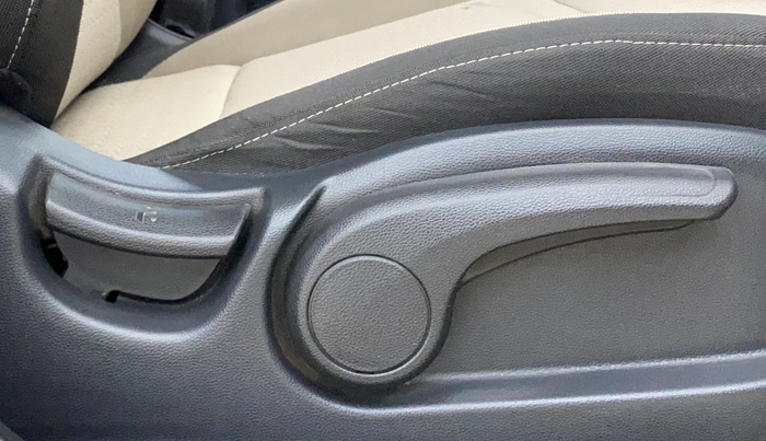 2015 Hyundai Elite i20 SPORTZ 1.2 (O), Petrol, Manual, 36,687 km, Driver Side Adjustment Panel