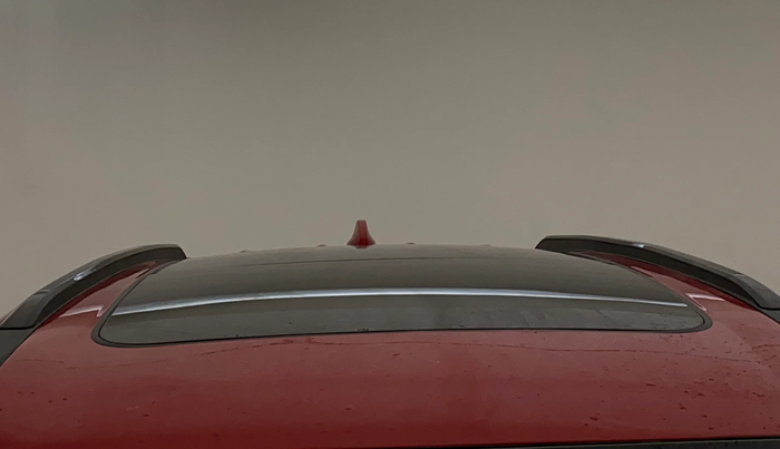 2021 Mahindra XUV700 AX 5 P MT 5 STR, Petrol, Manual, 83,425 km, Moonroof/ Sunroof