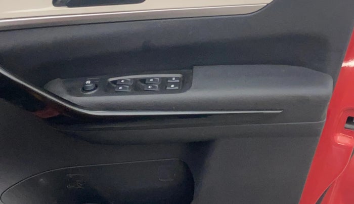 2021 Mahindra XUV700 AX 5 P MT 5 STR, Petrol, Manual, 83,425 km, Driver Side Door Panels Control