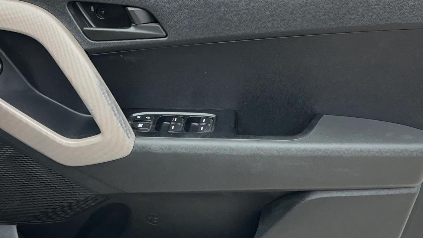 2017 Hyundai Creta E PLUS 1.6 PETROL, Petrol, Manual, 72,887 km, Driver Side Door Panels Control