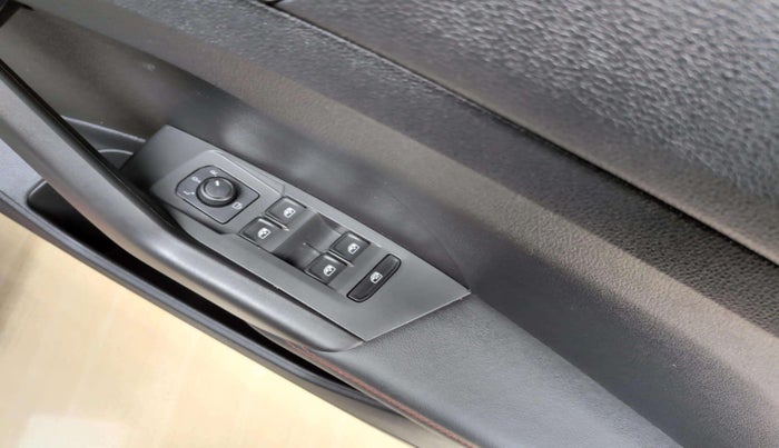 2024 Volkswagen TAIGUN GT PLUS 1.5 TSI DSG, Petrol, Automatic, 18,557 km, Driver Side Door Panels Control