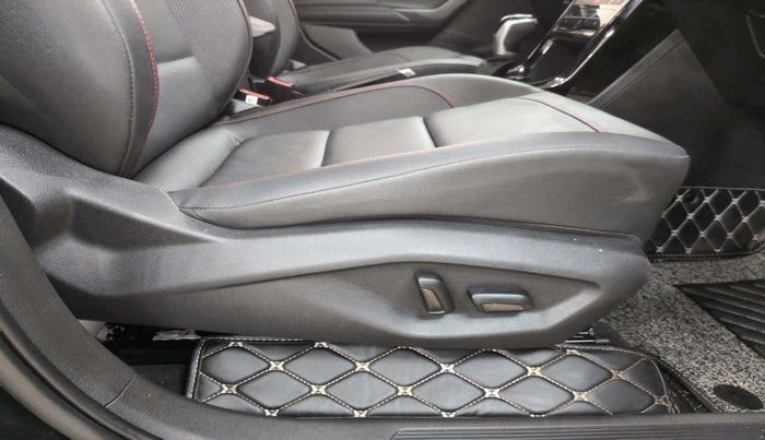 2024 Volkswagen TAIGUN GT PLUS 1.5 TSI DSG, Petrol, Automatic, 18,557 km, Driver Side Adjustment Panel