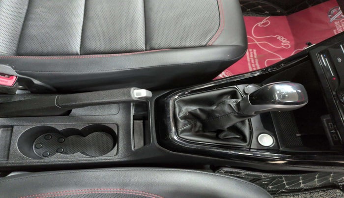 2024 Volkswagen TAIGUN GT PLUS 1.5 TSI DSG, Petrol, Automatic, 18,557 km, Gear Lever