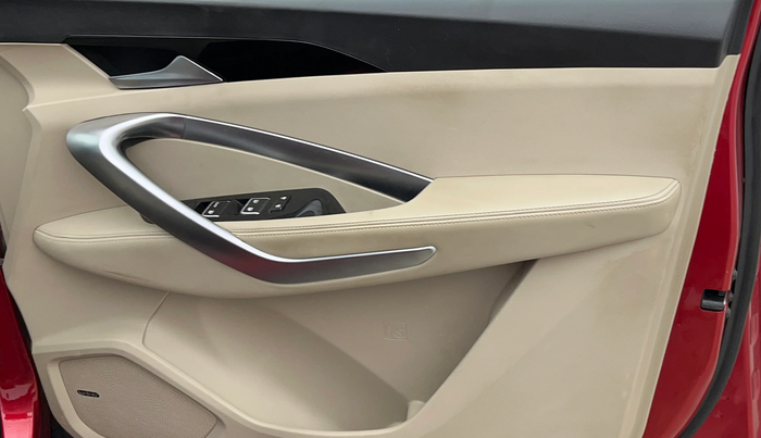 2022 MG HECTOR SHARP 1.5 PETROL CVT, Petrol, Automatic, 20,188 km, Driver Side Door Panels Control