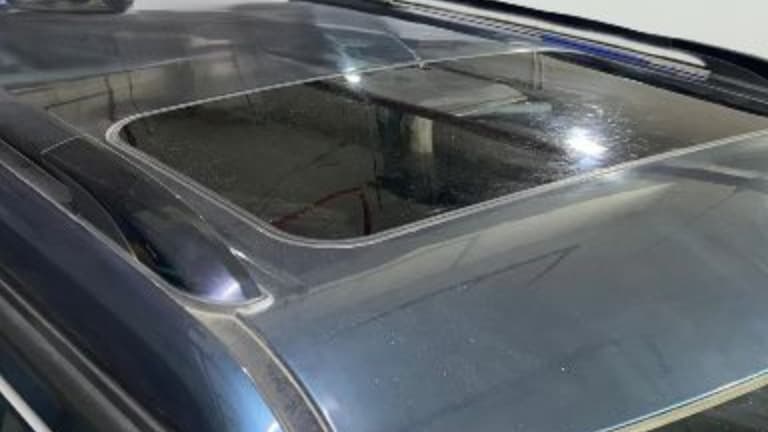 2022 Mahindra XUV300 W6 1.5 DIESEL AMT, Diesel, Automatic, 91,756 km, Moonroof/ Sunroof