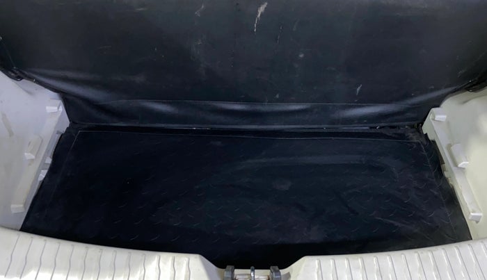 2022 Mahindra XUV300 W6 1.5 DIESEL AMT, Diesel, Automatic, 91,756 km, Boot Inside