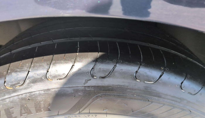 2015 Jaguar XF 2.2 DIESEL LUXURY, Diesel, Automatic, 48,465 km, Left Front Tyre Tread