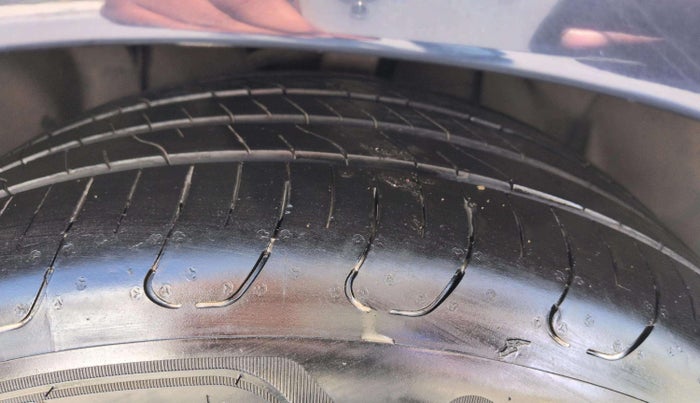 2015 Jaguar XF 2.2 DIESEL LUXURY, Diesel, Automatic, 48,465 km, Right Front Tyre Tread