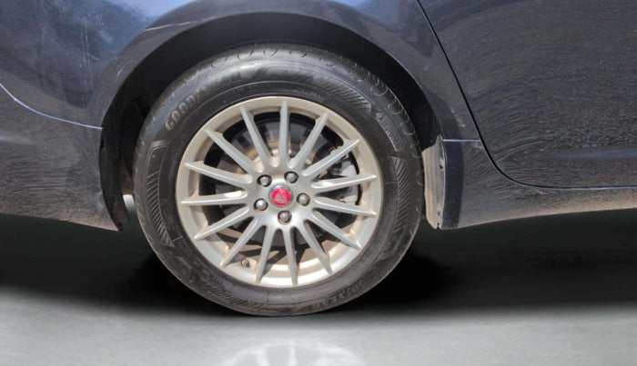 2015 Jaguar XF 2.2 DIESEL LUXURY, Diesel, Automatic, 48,465 km, Right Rear Wheel