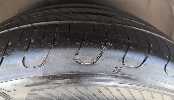 2015 Jaguar XF 2.2 DIESEL LUXURY, Diesel, Automatic, 48,465 km, Left Rear Tyre Tread