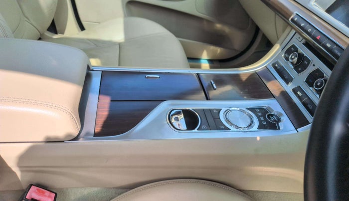 2015 Jaguar XF 2.2 DIESEL LUXURY, Diesel, Automatic, 48,465 km, Gear Lever