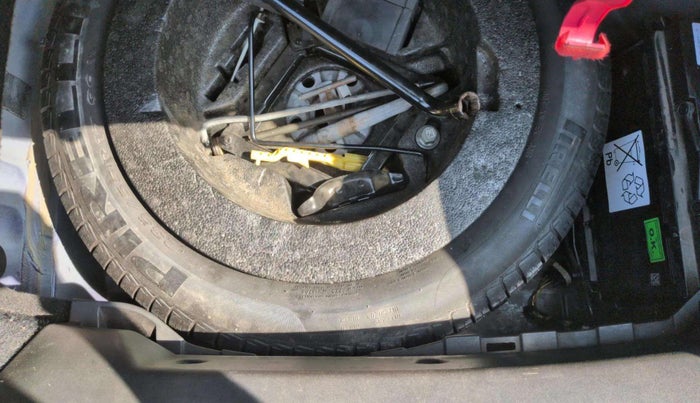 2015 Jaguar XF 2.2 DIESEL LUXURY, Diesel, Automatic, 48,465 km, Spare Tyre