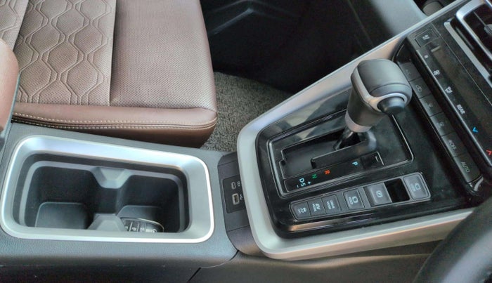 2024 Toyota INNOVA HYCROSS ZX HYBRID 7 STR, Hybrid, Automatic, 15,628 km, Gear Lever