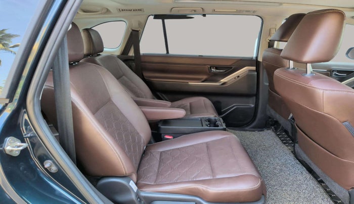 2024 Toyota INNOVA HYCROSS ZX HYBRID 7 STR, Hybrid, Automatic, 15,628 km, Right Side Rear Door Cabin