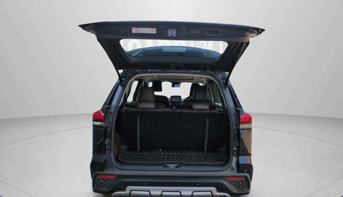 2024 Toyota INNOVA HYCROSS ZX HYBRID 7 STR, Hybrid, Automatic, 15,628 km, Boot Door Open