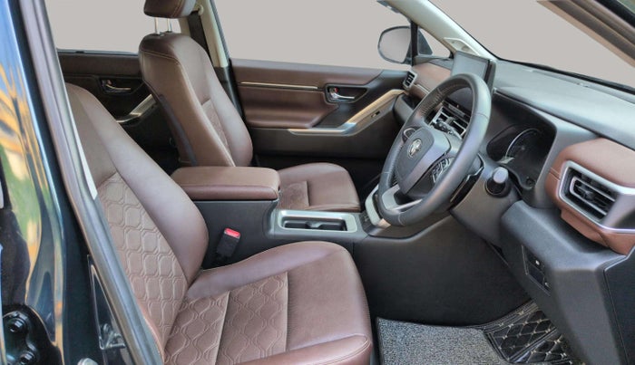 2024 Toyota INNOVA HYCROSS ZX HYBRID 7 STR, Hybrid, Automatic, 15,628 km, Right Side Front Door Cabin