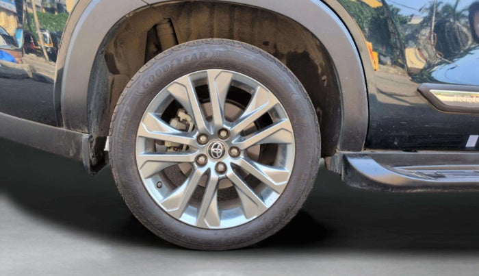 2024 Toyota INNOVA HYCROSS ZX HYBRID 7 STR, Hybrid, Automatic, 15,628 km, Right Rear Wheel