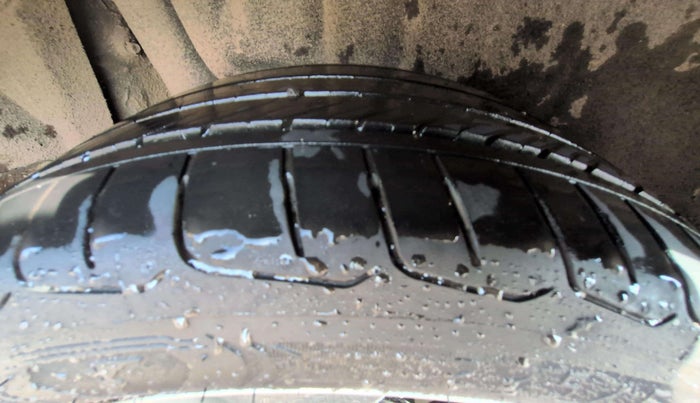 2024 Toyota INNOVA HYCROSS ZX HYBRID 7 STR, Hybrid, Automatic, 15,628 km, Right Front Tyre Tread