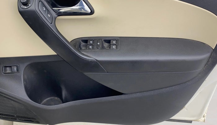 2019 Skoda Rapid STYLE 1.6 MPI AT, Petrol, Automatic, 49,097 km, Driver Side Door Panels Control