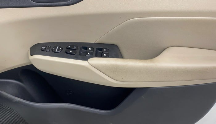 2021 Hyundai Verna SX (O) 1.5 CRDI, Diesel, Manual, 79,616 km, Driver Side Door Panels Control