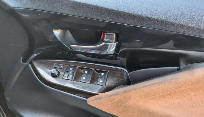 2017 Toyota Innova Crysta 2.8 ZX AT 7 STR, Diesel, Automatic, 1,36,723 km, Driver Side Door Panels Control