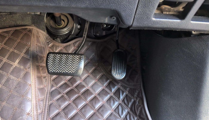 2017 Toyota Innova Crysta 2.8 ZX AT 7 STR, Diesel, Automatic, 1,36,723 km, Pedals