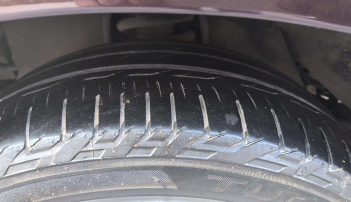 2017 Toyota Innova Crysta 2.8 ZX AT 7 STR, Diesel, Automatic, 1,36,723 km, Right Rear Tyre Tread