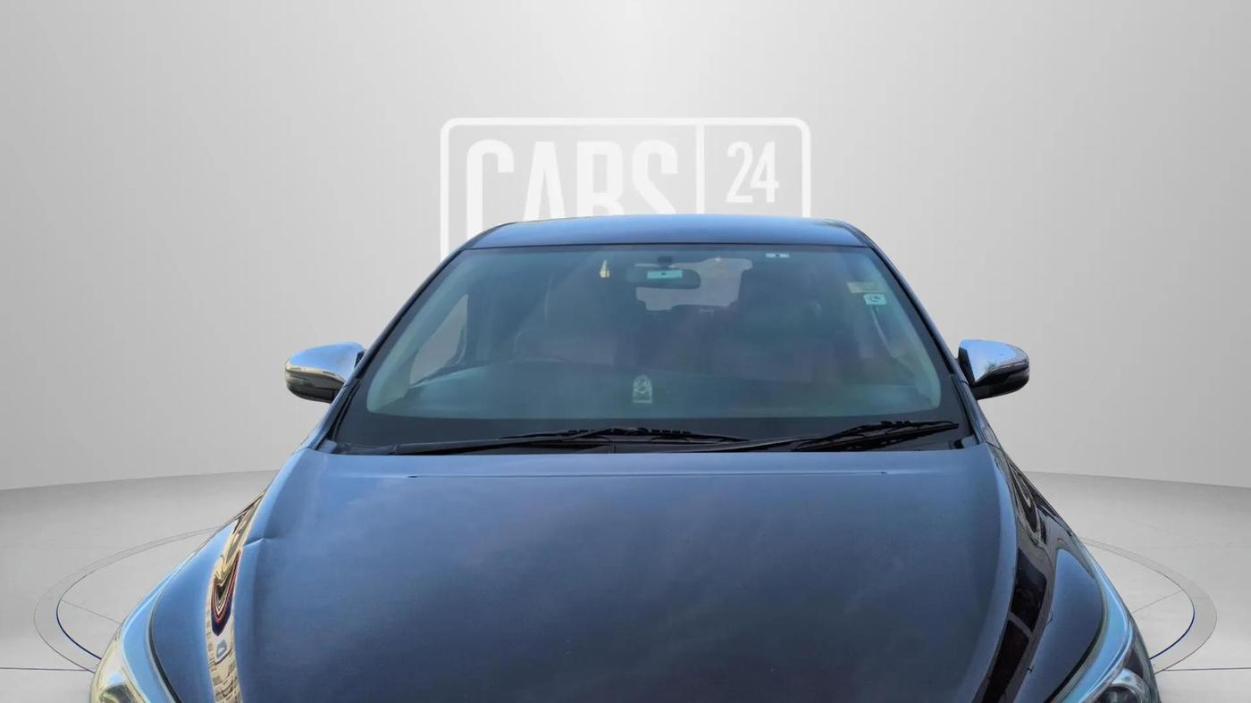 2017 Toyota Innova Crysta 2.8 ZX AT 7 STR, Diesel, Automatic, 1,36,723 km, Front Windshield