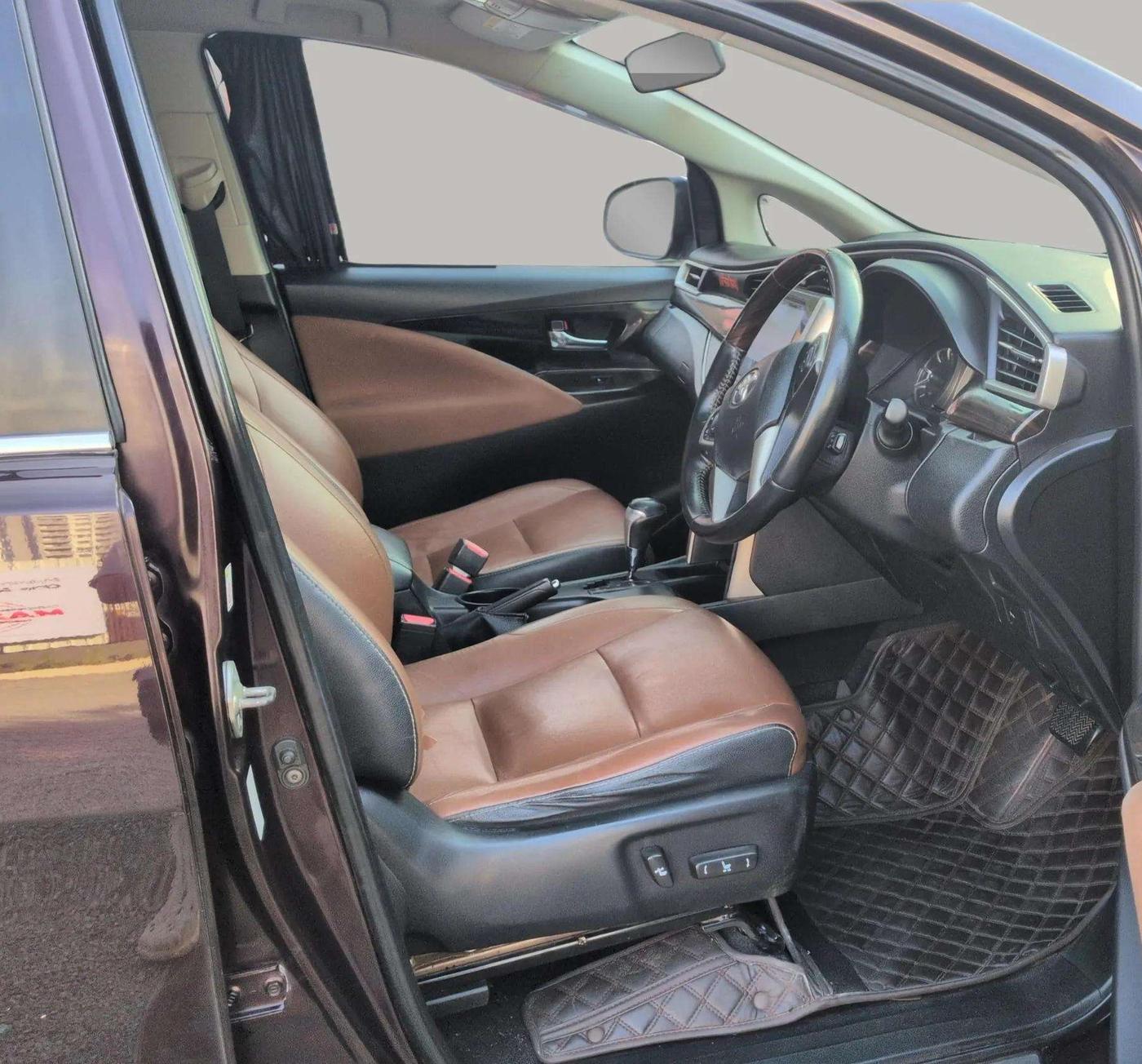 2017 Toyota Innova Crysta 2.8 ZX AT 7 STR, Diesel, Automatic, 1,36,723 km, Right Side Front Door Cabin