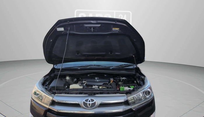 2017 Toyota Innova Crysta 2.8 ZX AT 7 STR, Diesel, Automatic, 1,36,723 km, Open Bonet