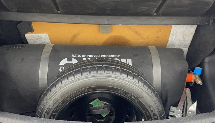 2016 Hyundai Grand i10 SPORTZ 1.2 KAPPA VTVT, CNG, Manual, 85,587 km, Boot Inside