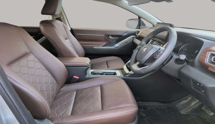 2024 Toyota INNOVA HYCROSS ZX HYBRID 7 STR, Hybrid, Automatic, 4,462 km, Right Side Front Door Cabin