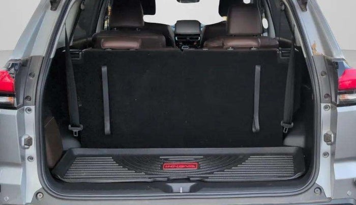 2024 Toyota INNOVA HYCROSS ZX HYBRID 7 STR, Hybrid, Automatic, 4,462 km, Boot Inside