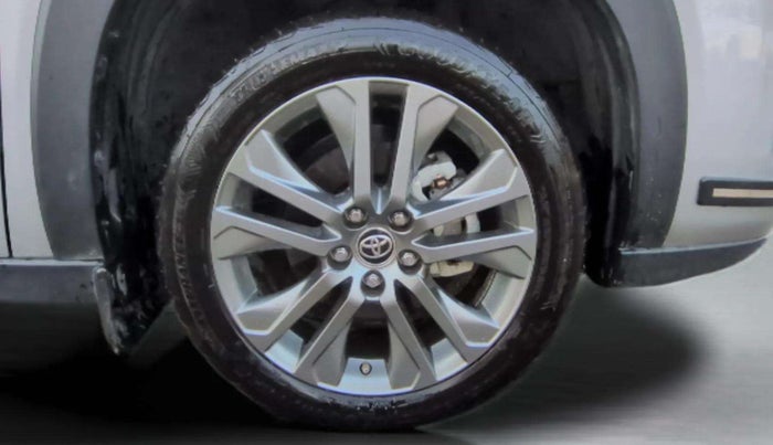 2024 Toyota INNOVA HYCROSS ZX HYBRID 7 STR, Hybrid, Automatic, 4,462 km, Right Front Wheel